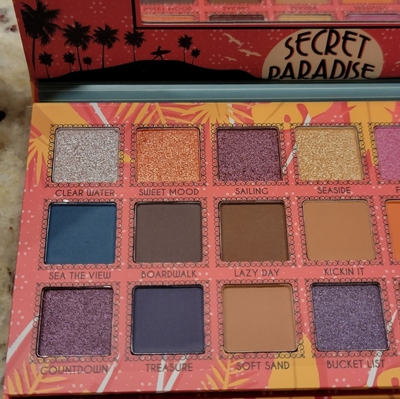 Secret Paradise Eyeshadow Palette NEW - Picture 5 of 6